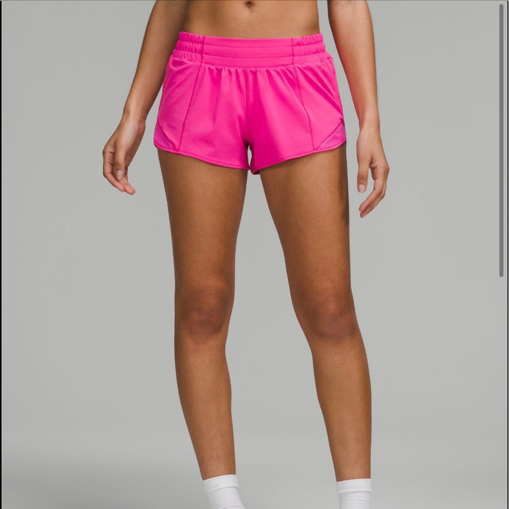 Lululemon hotty hot low-rise lined short 2.5”